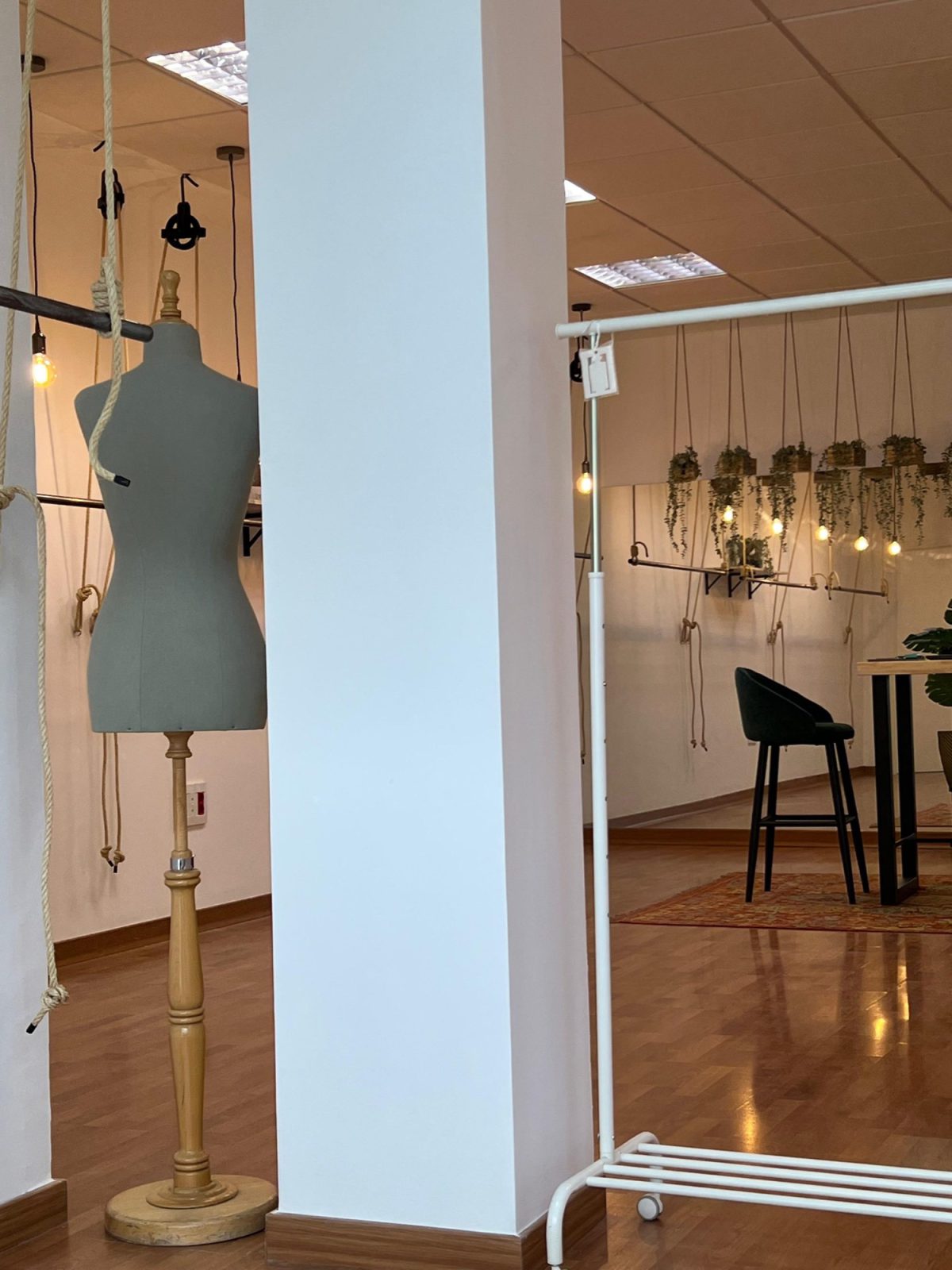 Maniquí de costura en el showroom